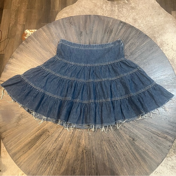 Tommy‎ Hilfiger Tiered Denim Skirt Women’s Size 4
Made in Hong Kong - Picture 2 of 9